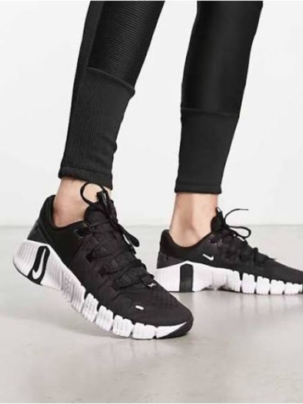 NIB 🆕 Womens Nike Metcon 5 Sneakers